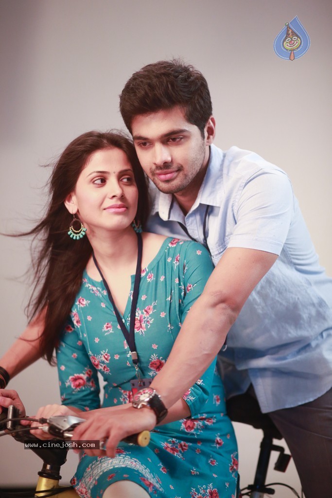 Weekend Love Movie Stills - 31 / 40 photos