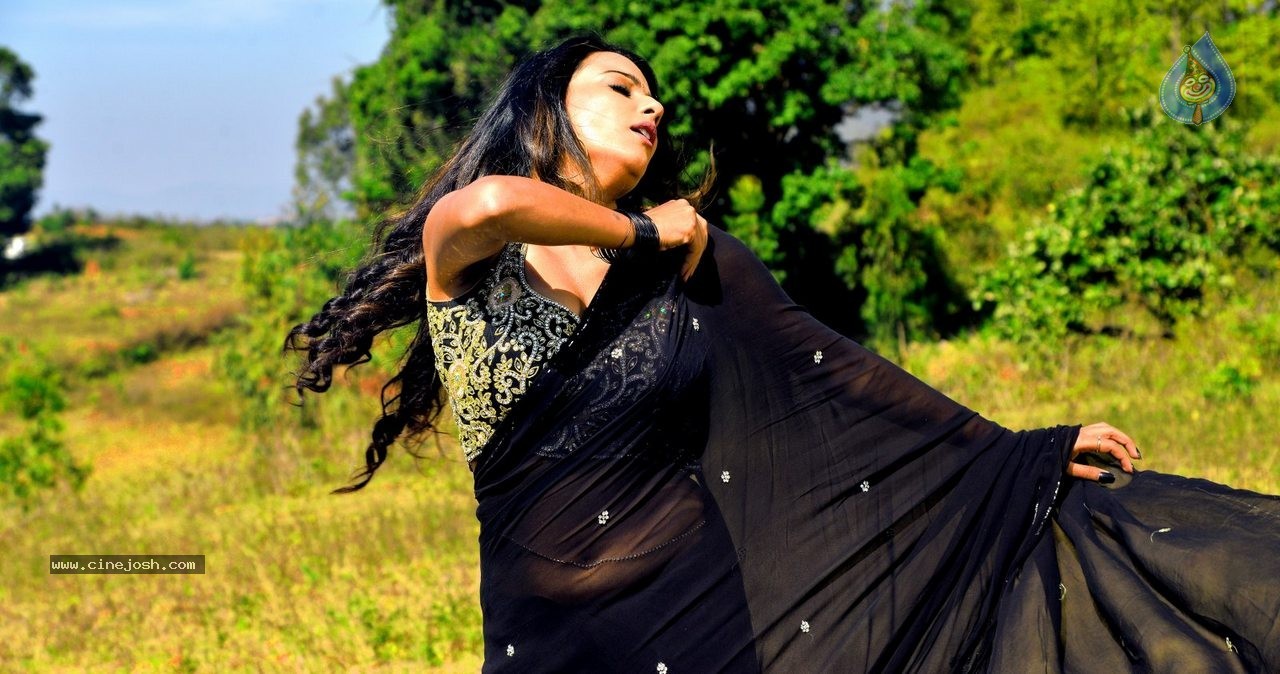 Where is Vidyabalan Movie Gallery - 27 / 109 photos