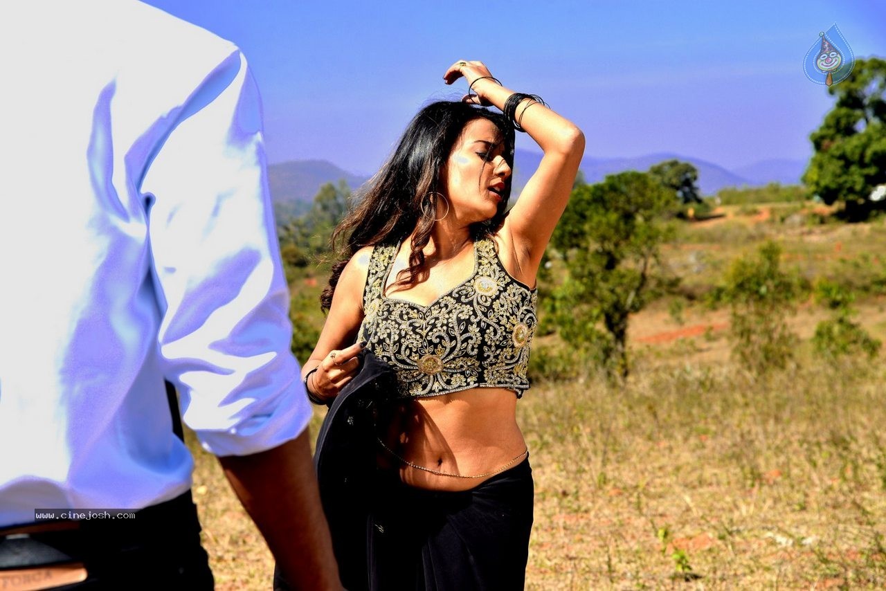 Where is Vidyabalan Movie Gallery - 108 / 109 photos