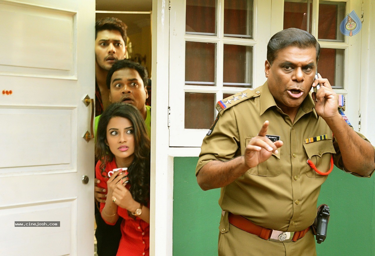 Where is Vidyabalan Movie Photos - 1 / 4 photos