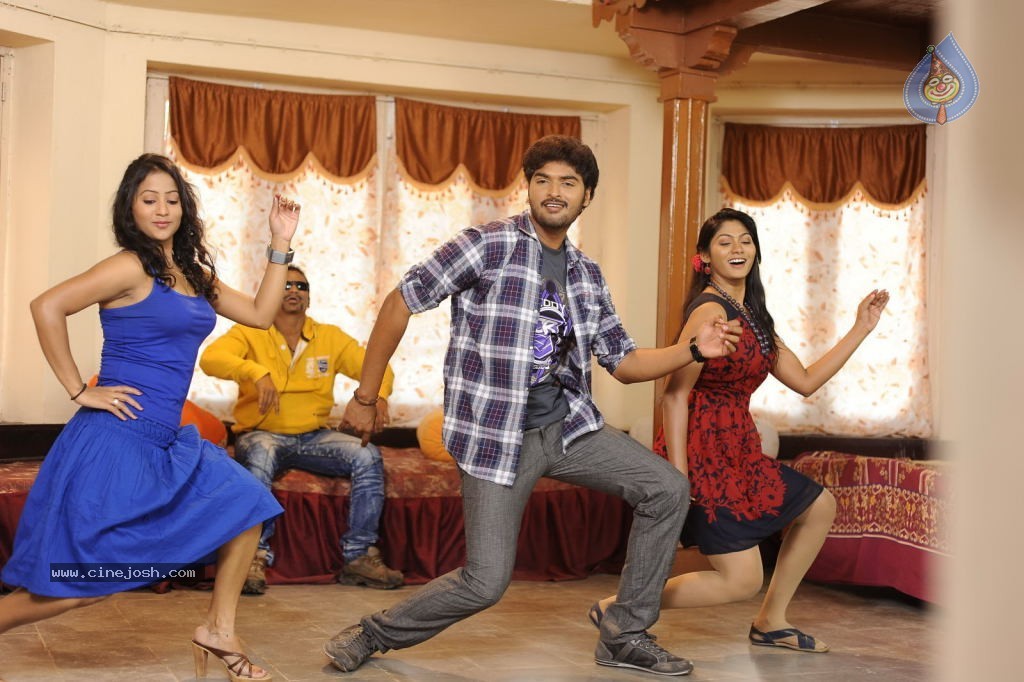 Writer Movie Stills - 13 / 22 photos