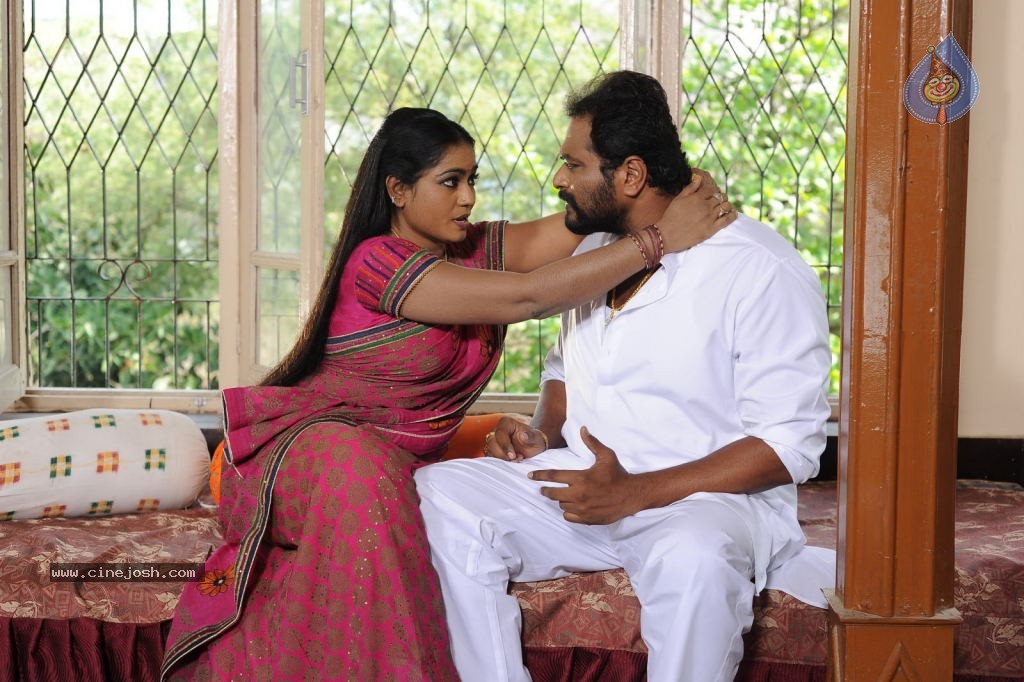 Writer Movie Stills - 15 / 22 photos