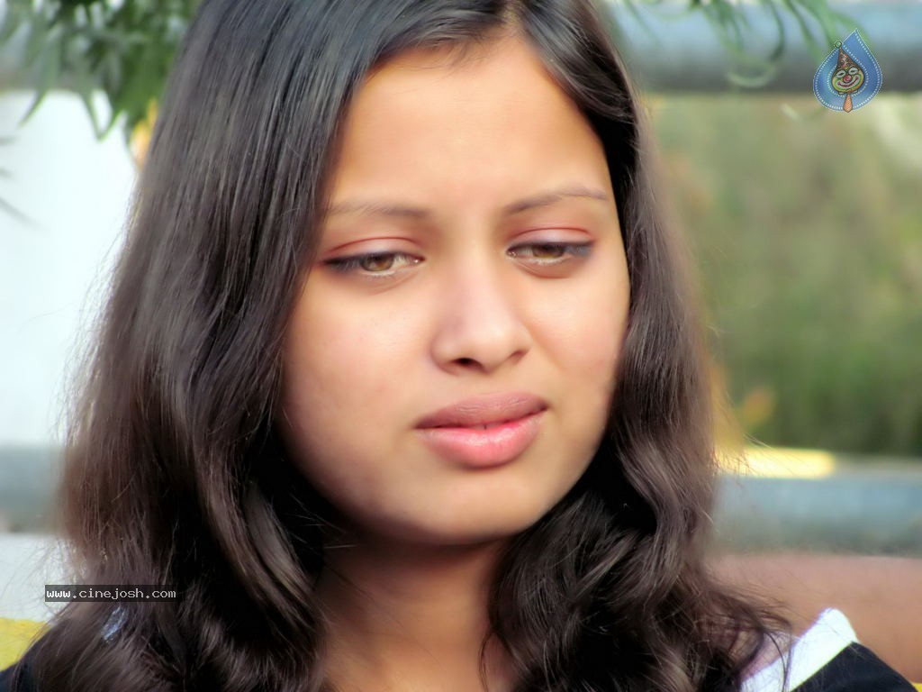 X Girl Friend Stills n Walls - 29 / 76 photos