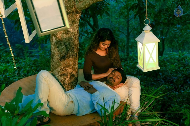 Yaakkai Tamil Movie Photos - 37 / 63 photos