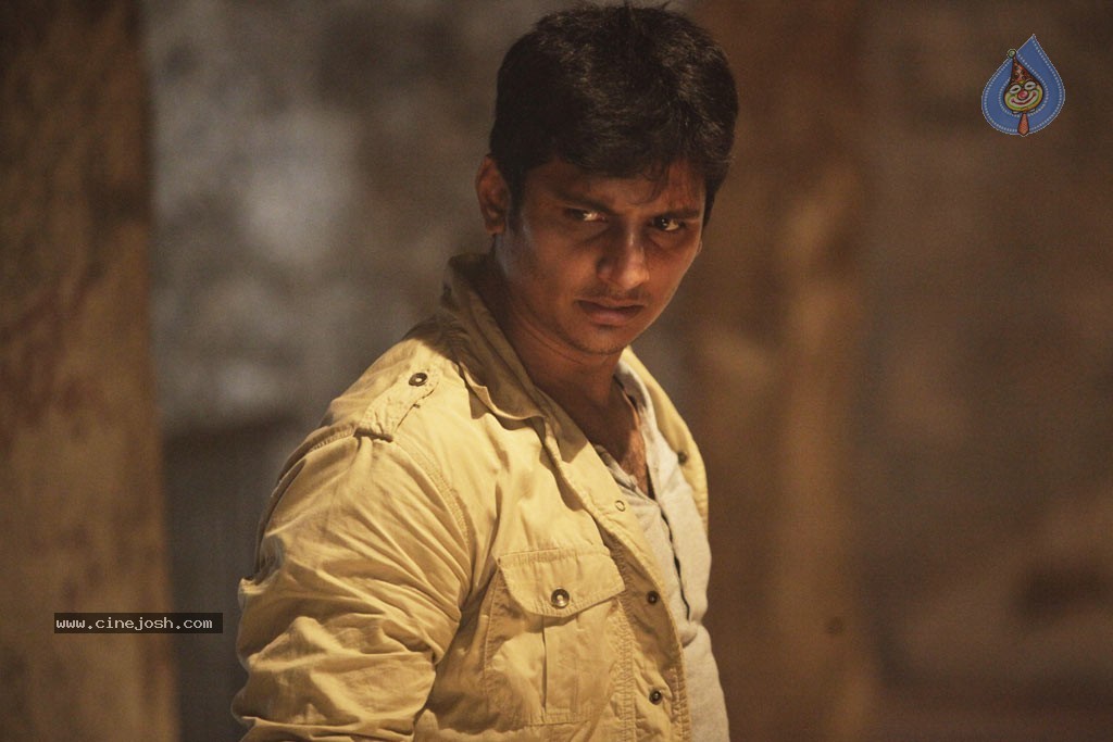 Yaan Tamil Movie New Stills - 27 / 31 photos