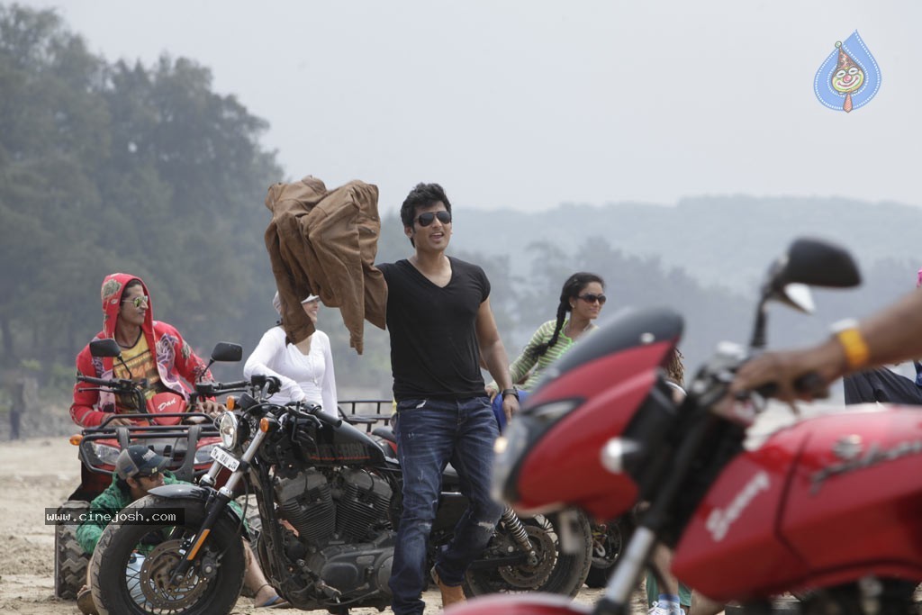 Yaan Tamil Movie New Stills - 29 / 31 photos