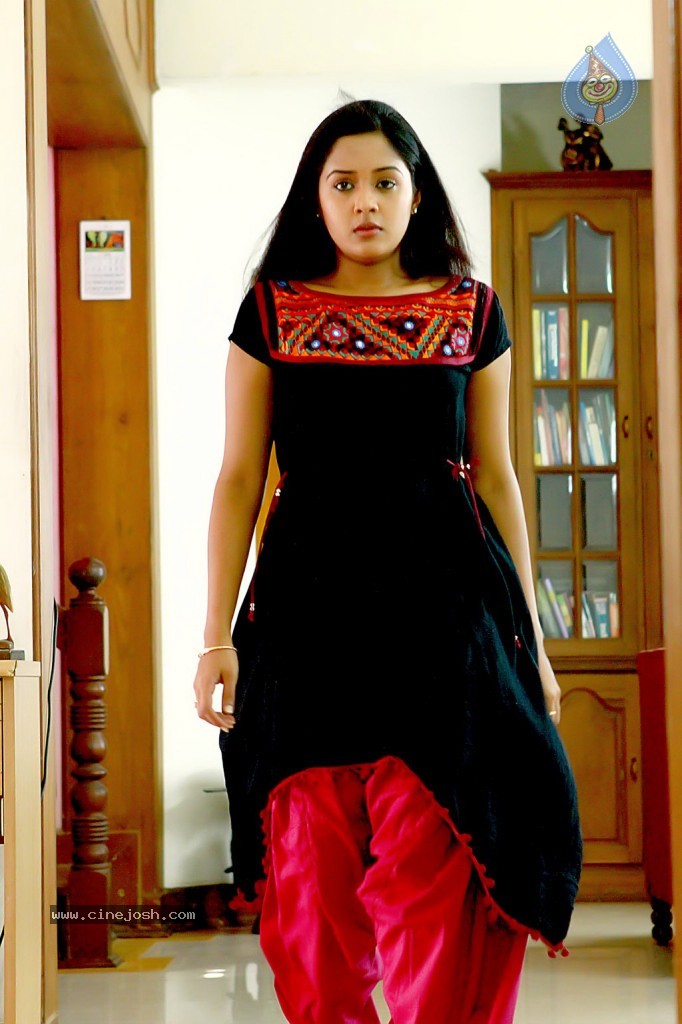 Yaar Ival Tamil Movie Stills - 17 / 27 photos