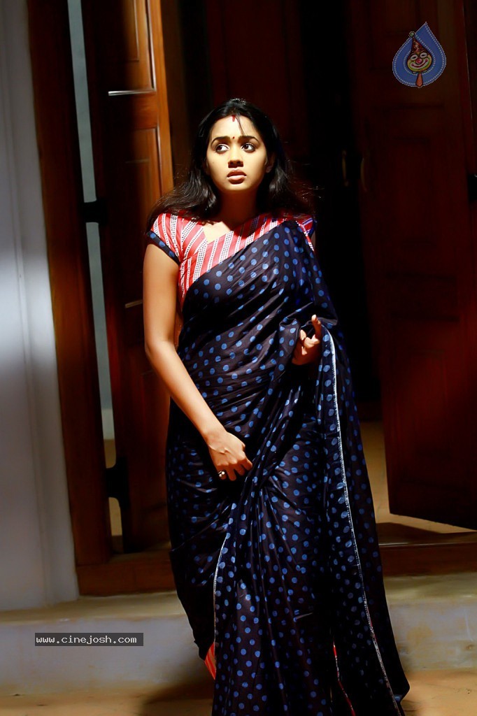Yaar Ival Tamil Movie Stills - 27 / 27 photos