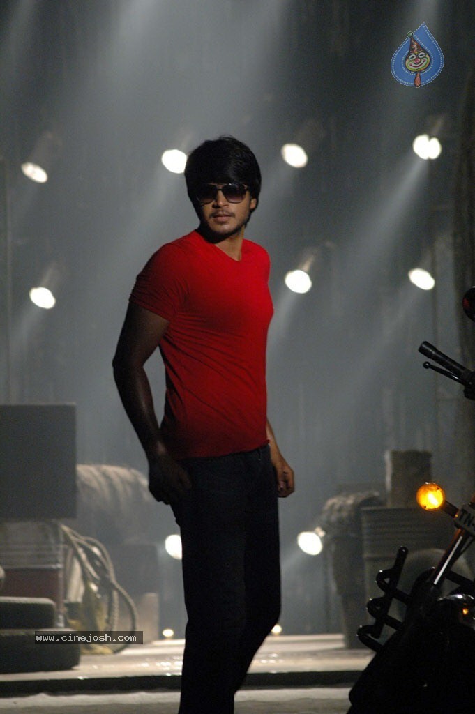 Yaaruda Mahesh Tamil Movie Stills - 3 / 11 photos