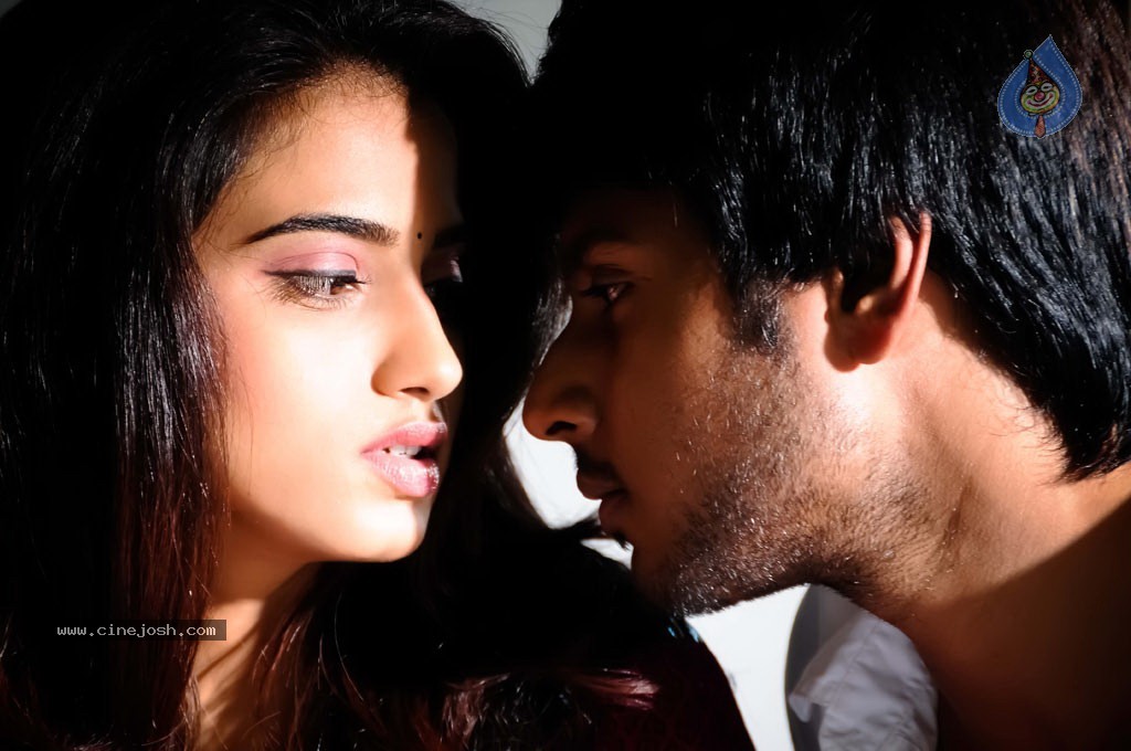 Yaaruda Mahesh Tamil Movie Stills - 6 / 11 photos