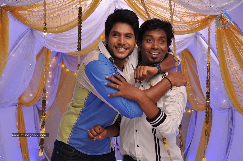 Yaaruda Mahesh Tamil Movie Stills - 10 / 11 photos