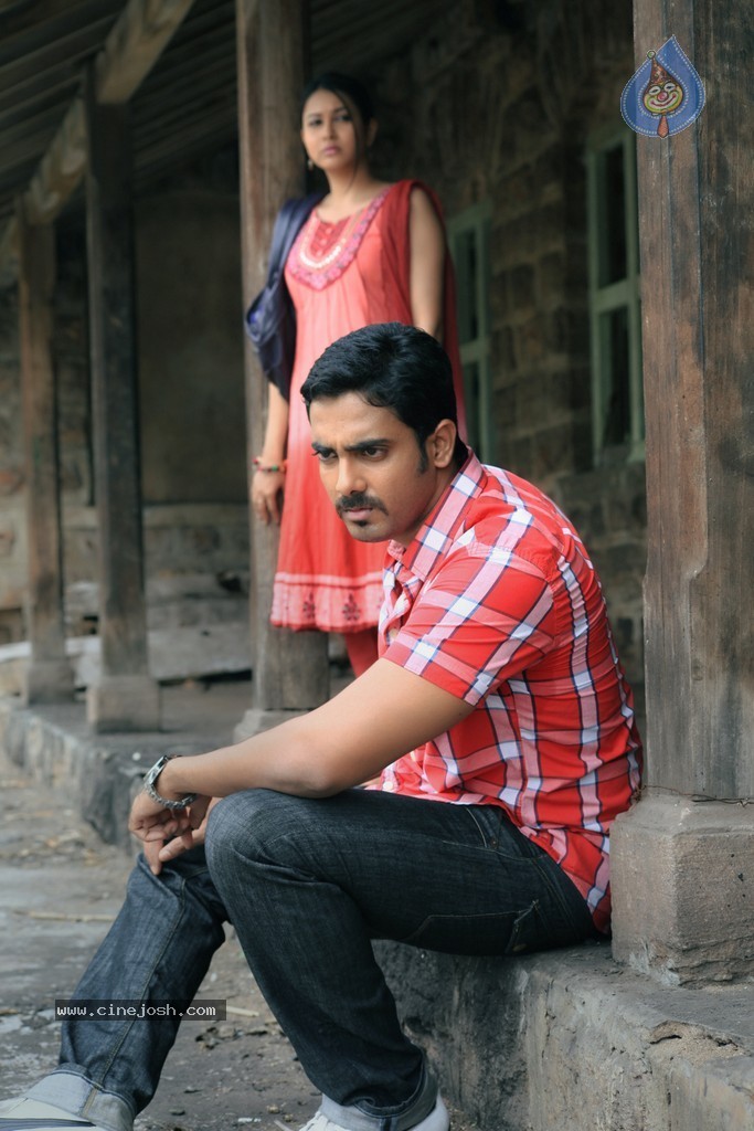 Yamini Chandrasekhar Movie Stills - 46 / 97 photos