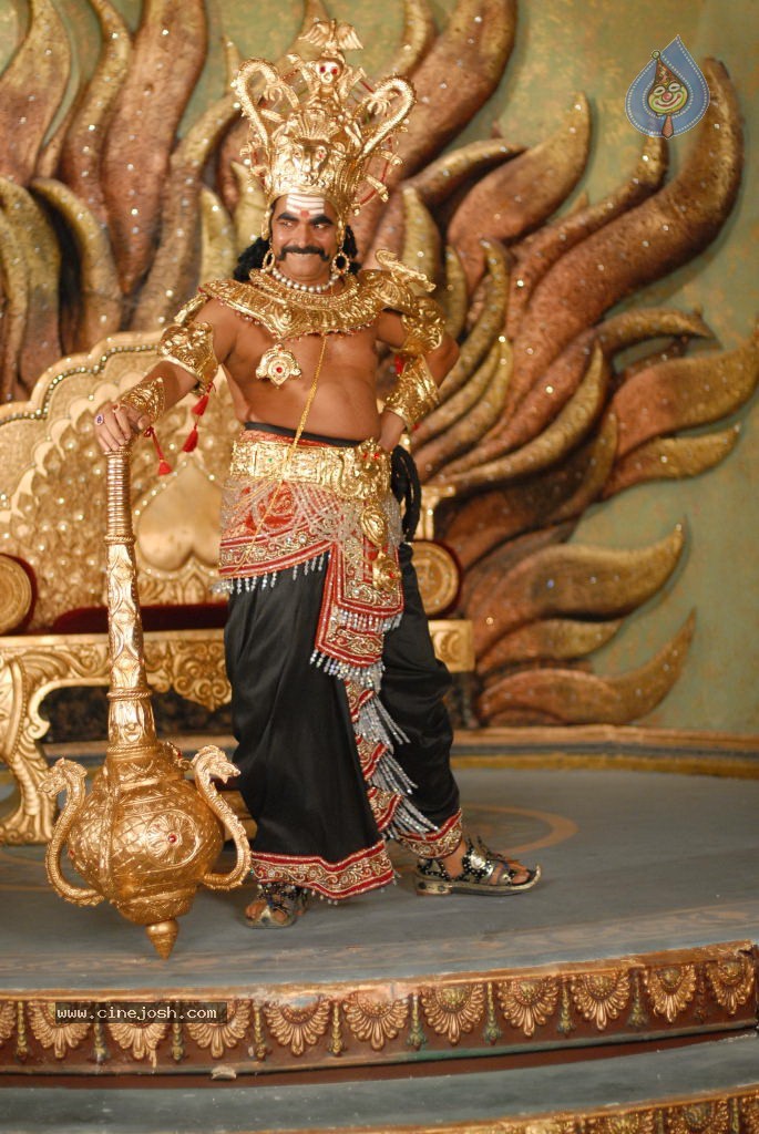 Yamudiki Mogudu Movie Gallery - 3 / 65 photos