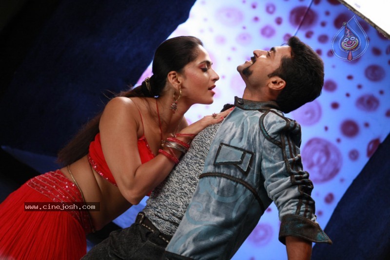 Yamudu Movie Stills - 80 / 111 photos