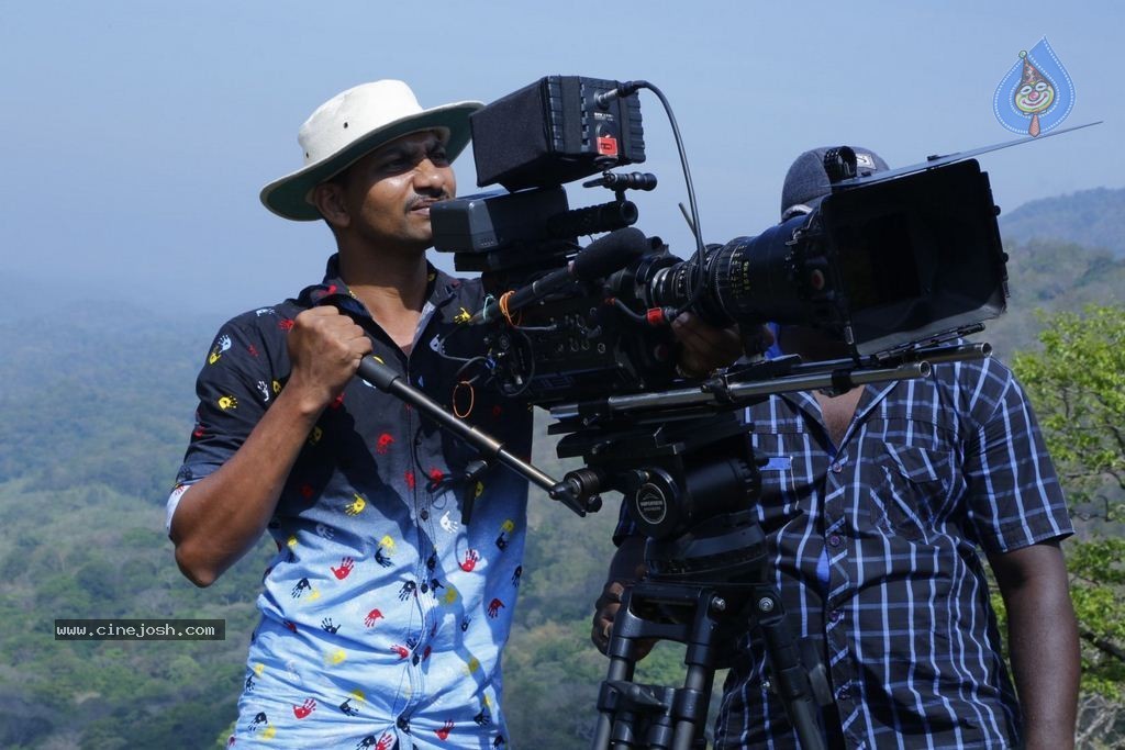 Yaro Oruvan Tamil Movie Stills - 18 / 43 photos