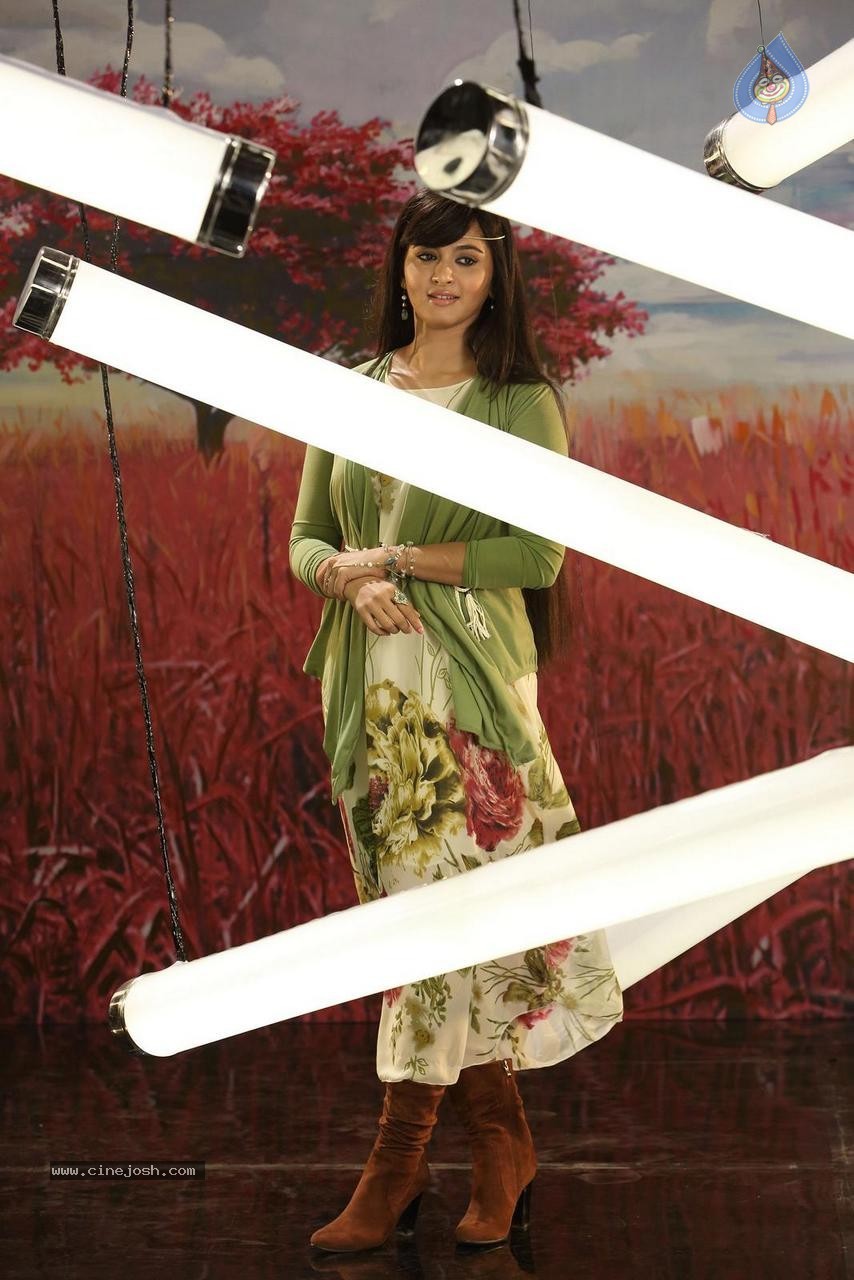 Yenthavaadu Gaani Movie Stills - 33 / 74 photos