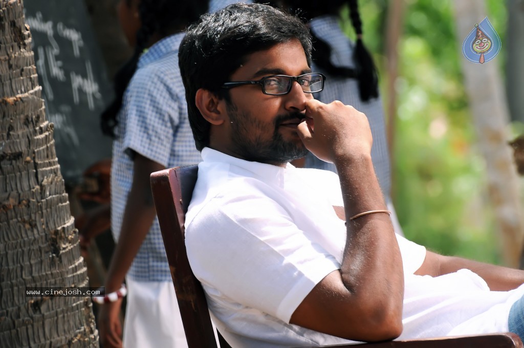 Yeto Vellipoyindi Manasu New Photos - 10 / 15 photos