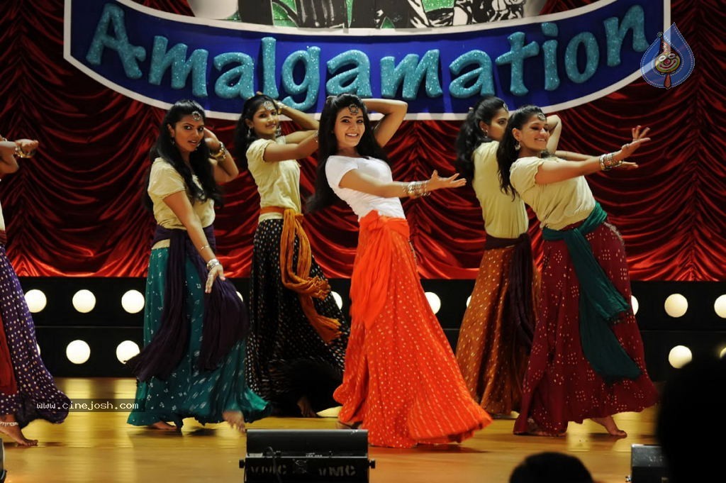 Yeto Vellipoyindi Manasu New Stills - 32 / 36 photos