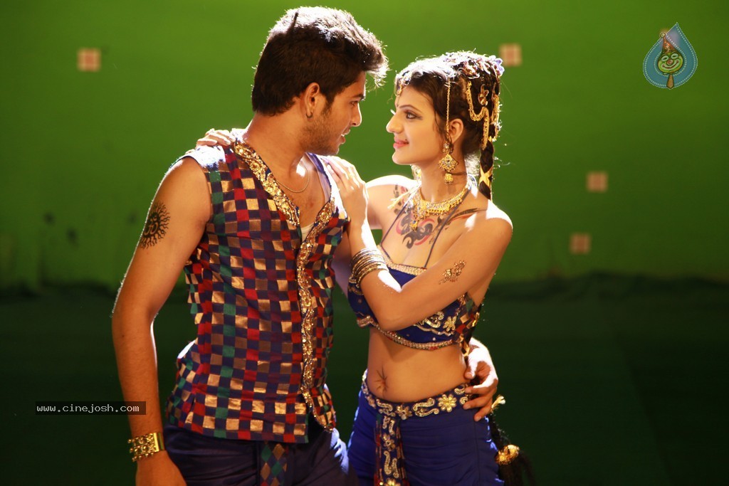 Yevariki Yevaru Movie Stills - 7 / 9 photos