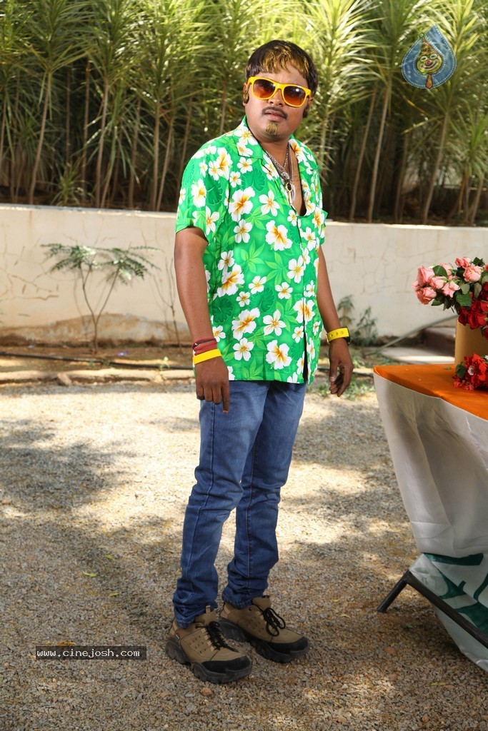 Yevariki Yevaru Stills n Walls - 38 / 40 photos