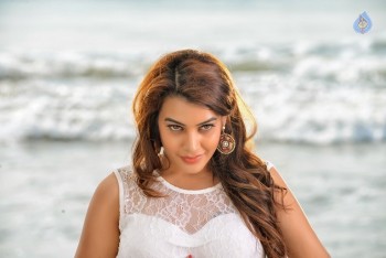 Chal Chal Gurram Movie Stills - 16 of 25