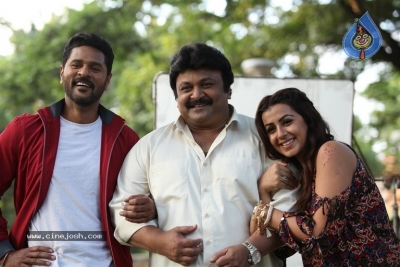 Charlie Chaplin 2 Movie Stills - 3 of 41