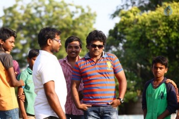 Chinni Chinni Ashalu Nalo Regene Photos and Posters - 12 of 21