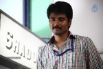 Ethir Neechal Tamil Movie Stills - 24 of 44