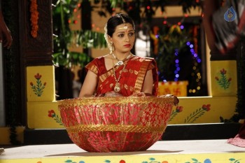 Jeelakarra Bellam Movie Photos - 4 of 26