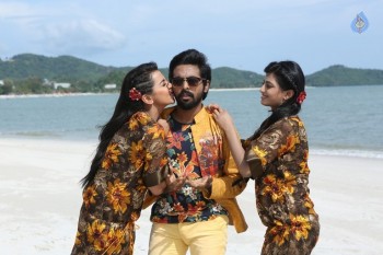 Kadavul Irukan Kumaru Tamil Film Photos - 12 of 15