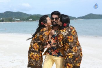 Kadavul Irukan Kumaru Tamil Film Photos - 14 of 15