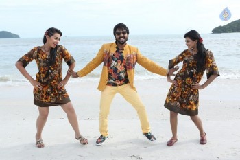 Kadavul Irukan Kumaru Tamil Film Photos - 15 of 15