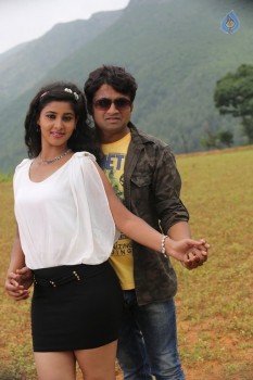 Katrina Karina Madhyalo Kamal Haasan Movie Photos - 8 of 10