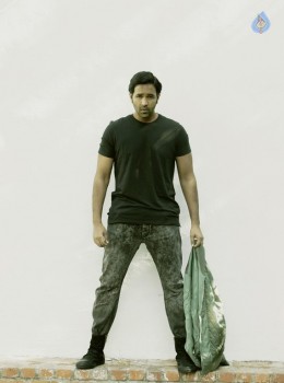 Manchu Vishnu photos in luckkunnodu - 3 of 6