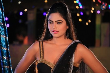 Money is Honey Movie Photos - 6 of 14