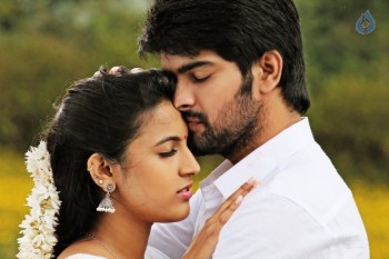 Oka Manasu Movie Photos and Posters - 4 of 4