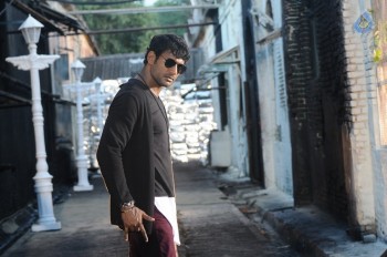 Okkadochadu Photos and Posters - 1 of 15