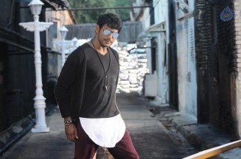 Okkadochadu Photos and Posters - 6 of 15