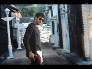 Okkadochadu Photos and Posters - 12 of 15