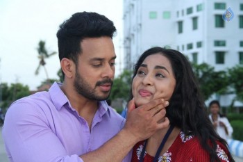 Pottu Tamil Movie Photos - 12 of 28