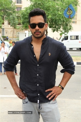 Pottu Tamil Movie Stills - 9 of 33