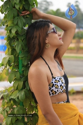 Rangeela Movie Photos and Posters - 27 of 40