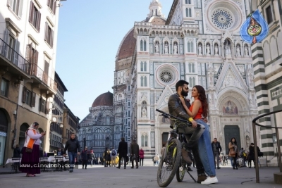 Red Movie Stills - 11 of 12