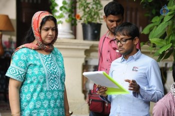 Inji Iduppazhagi Tamil Film Photos - 31 of 49