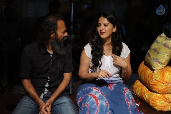 Inji Iduppazhagi Tamil Film Photos - 33 of 49