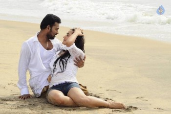 Thakituthaththom Tamil Film Photos - 9 of 29