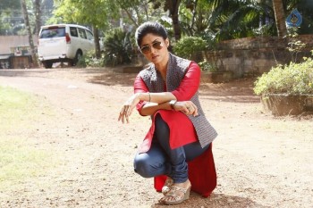 Thiraikku Varatha Kathai Tamil Movie Photos - 40 of 60