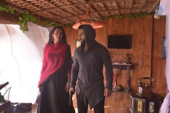 Veedevadu Movie Photos - 13 of 37