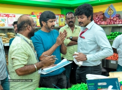 Velaikkaran Tamil Film Photos - 6 of 21