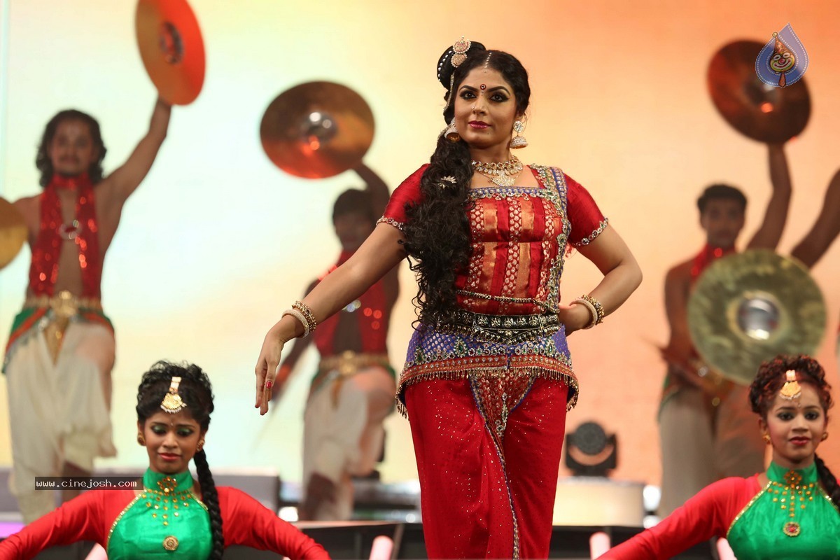 61st Idea Filmfare Awards 2013 Photos - 51 / 97 photos